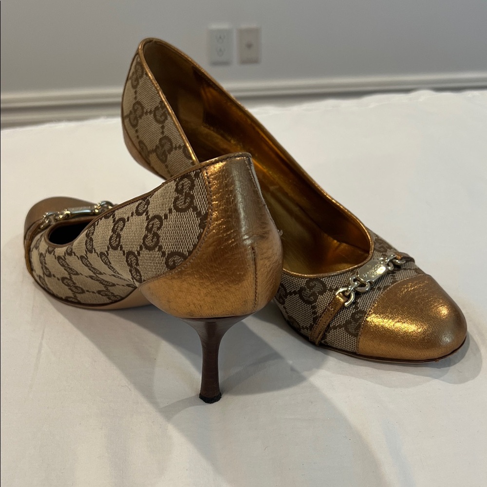 Gucci Women's Gold and Tan Patterned Heels